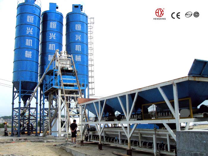 快裝式(shì)(提鬥式)混凝(ning)土攪拌設備(bei)