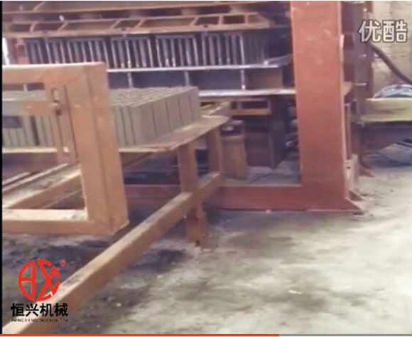 六孔磚(zhuān)機 恒興多(duō)孔磚液壓(yā)磚機