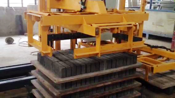 磚闆(pǎn)分離碼垛(duo)機 自動碼(ma)垛疊闆機(jī)