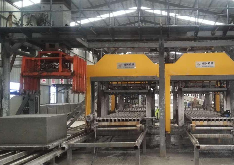 免(mian)蒸加氣塊設(she)備 水泥發泡(pào)砌塊設備視(shì)頻